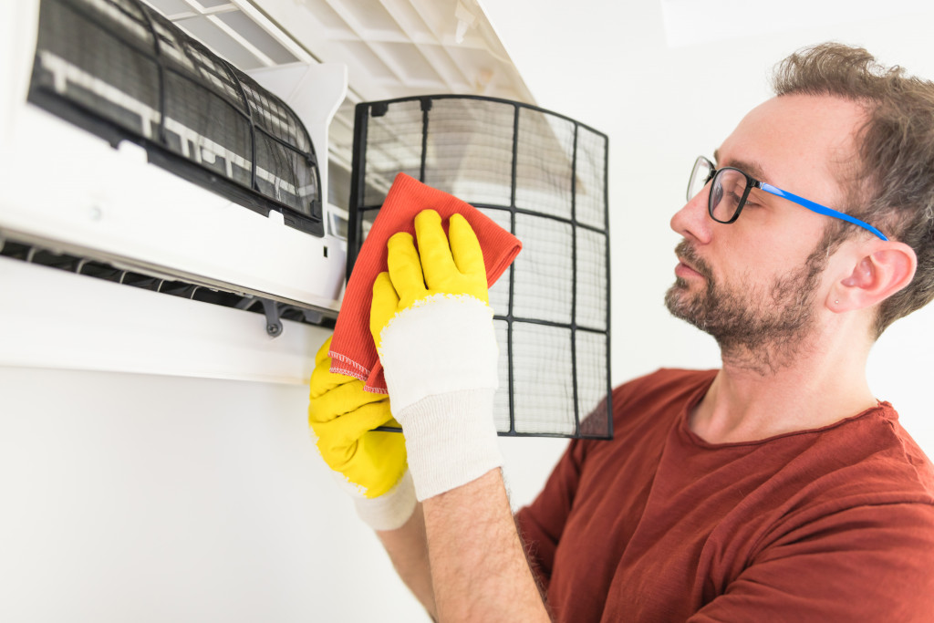 Cleaning the HVAC system at home